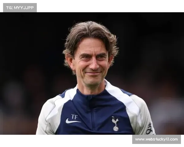 乔科尔解说时多次望向客队教练席眼神交流暗藏旧日默契引发热议